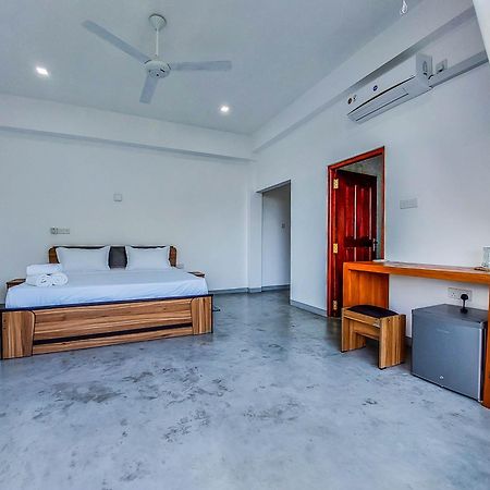 Zodiak Hotel แทนกาลเล ภายนอก รูปภาพ