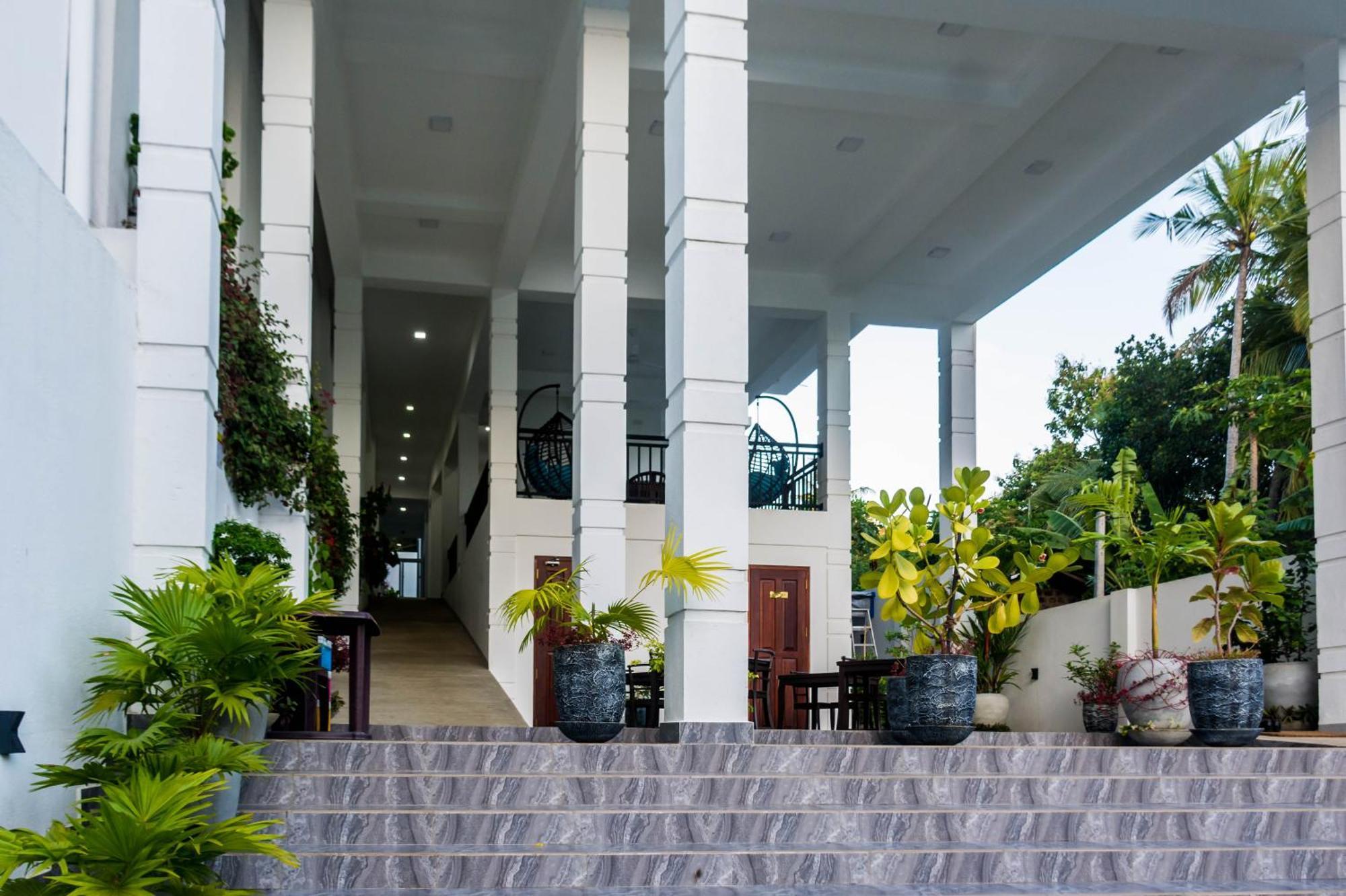 Zodiak Hotel แทนกาลเล ภายนอก รูปภาพ