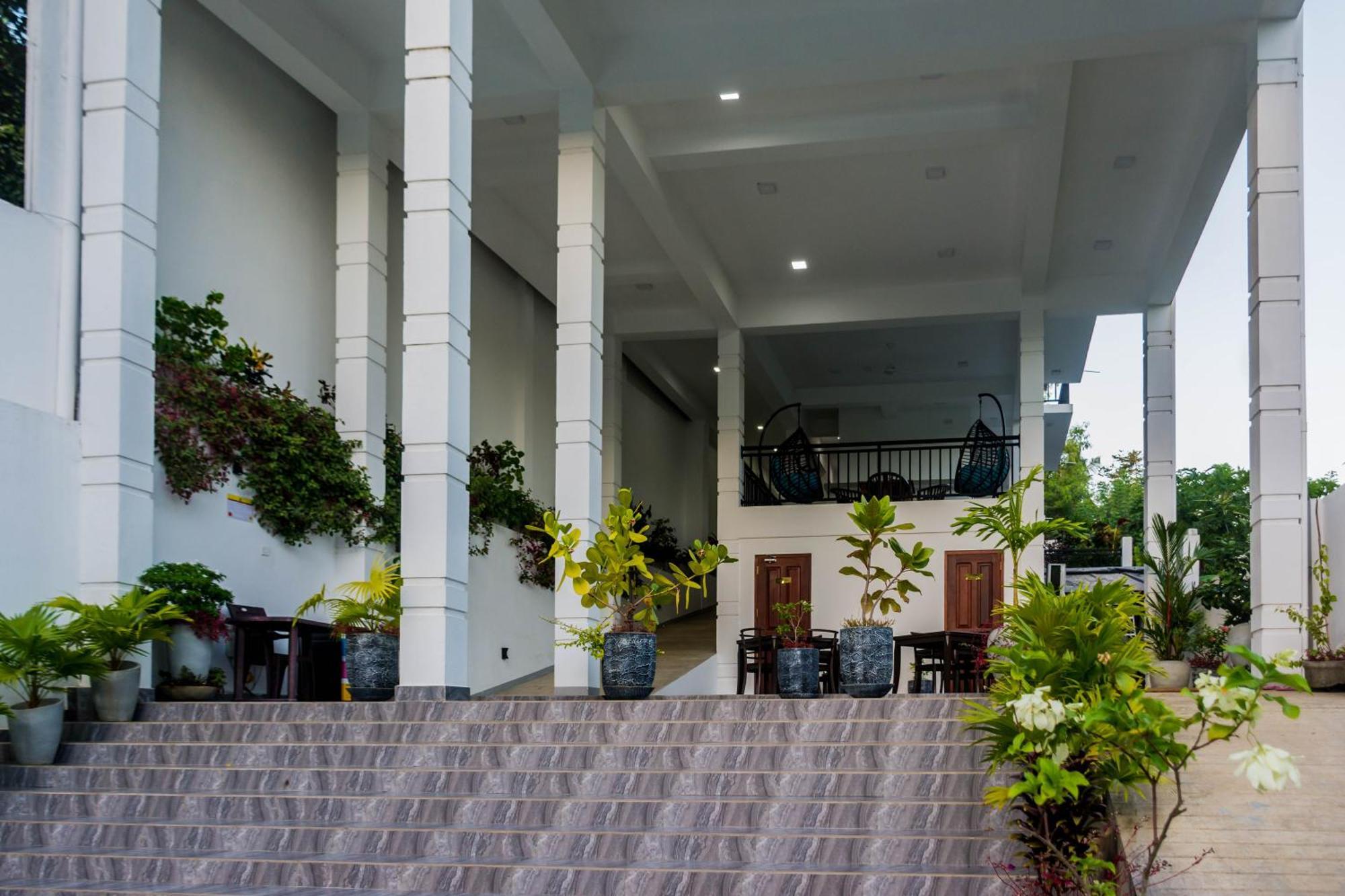 Zodiak Hotel แทนกาลเล ภายนอก รูปภาพ