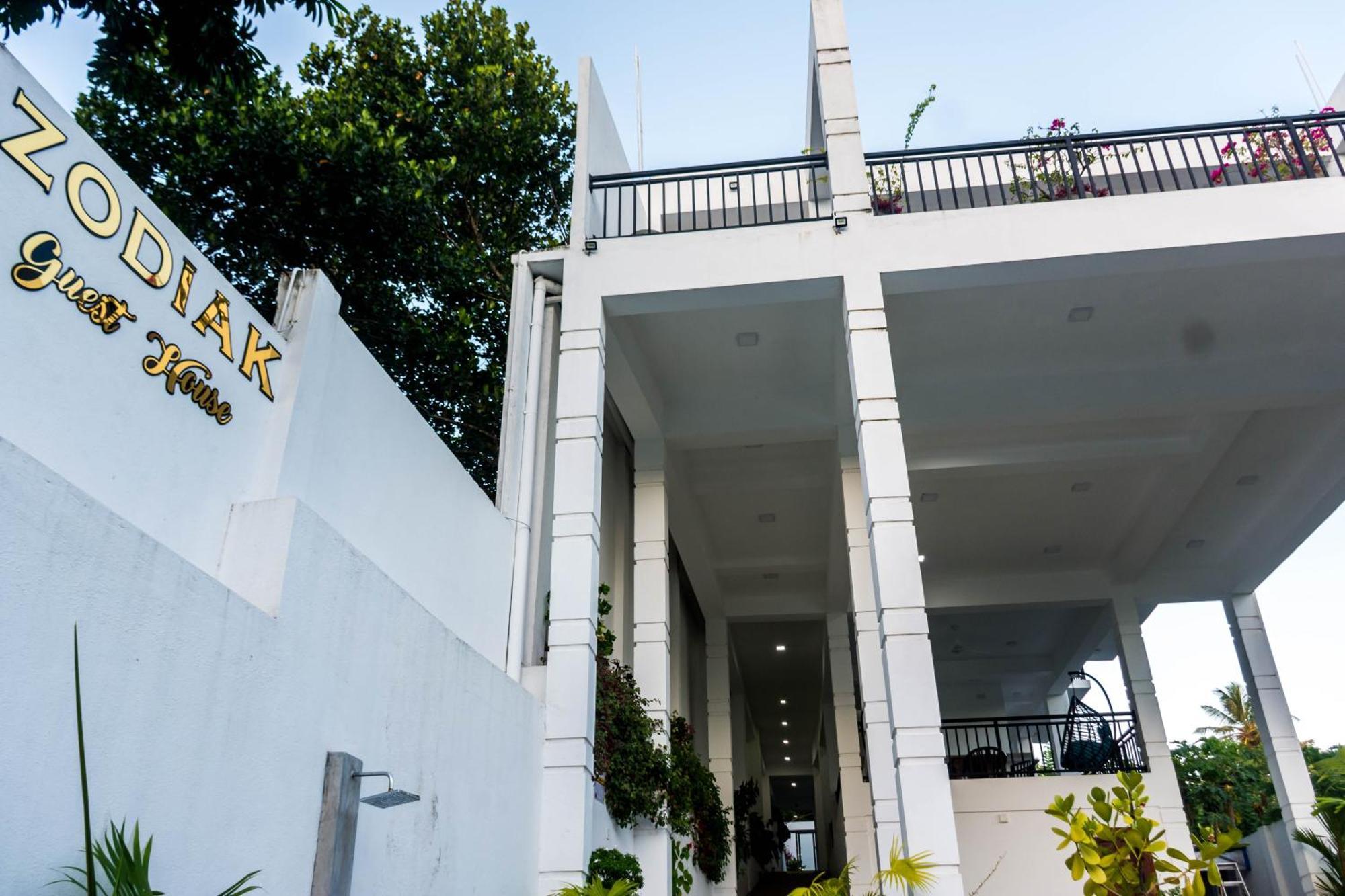 Zodiak Hotel แทนกาลเล ภายนอก รูปภาพ