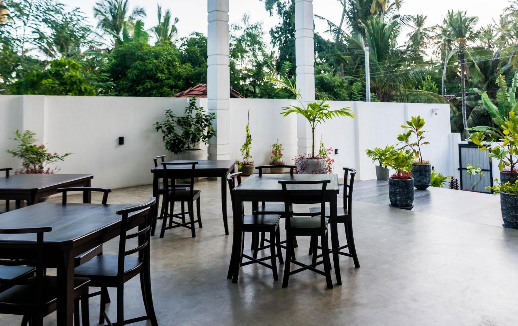 Zodiak Hotel แทนกาลเล ภายนอก รูปภาพ
