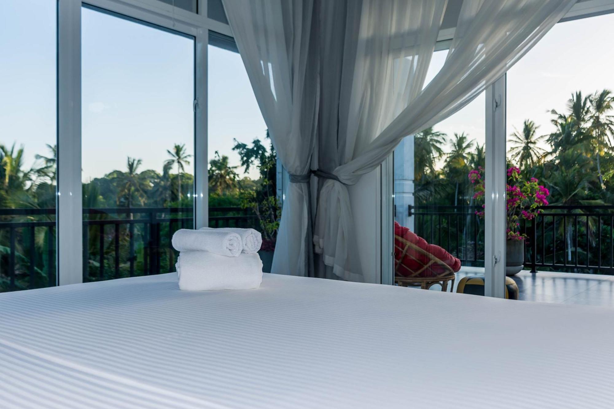 Zodiak Hotel แทนกาลเล ภายนอก รูปภาพ