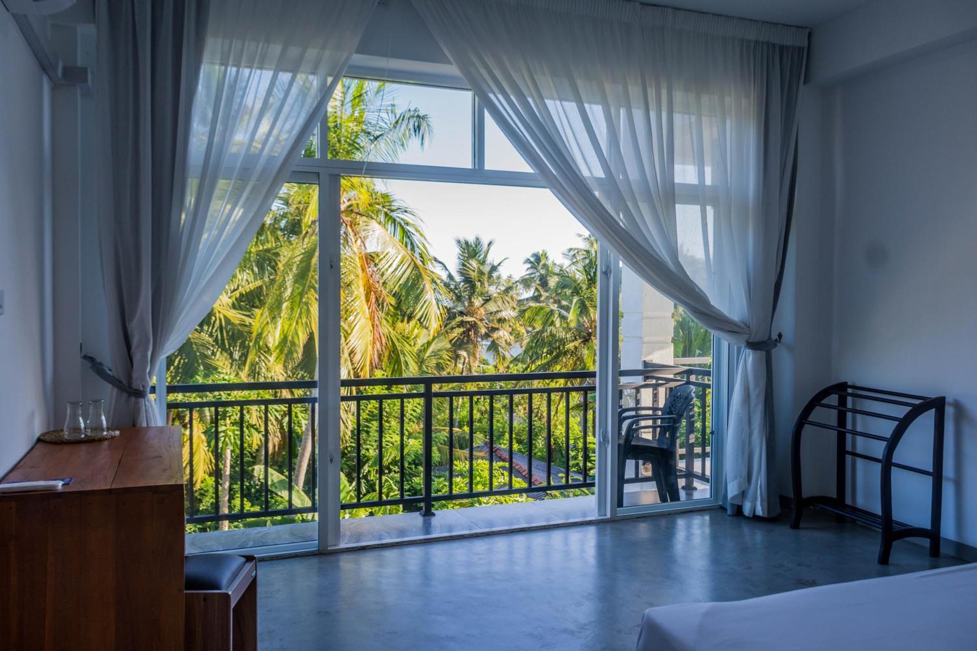 Zodiak Hotel แทนกาลเล ภายนอก รูปภาพ