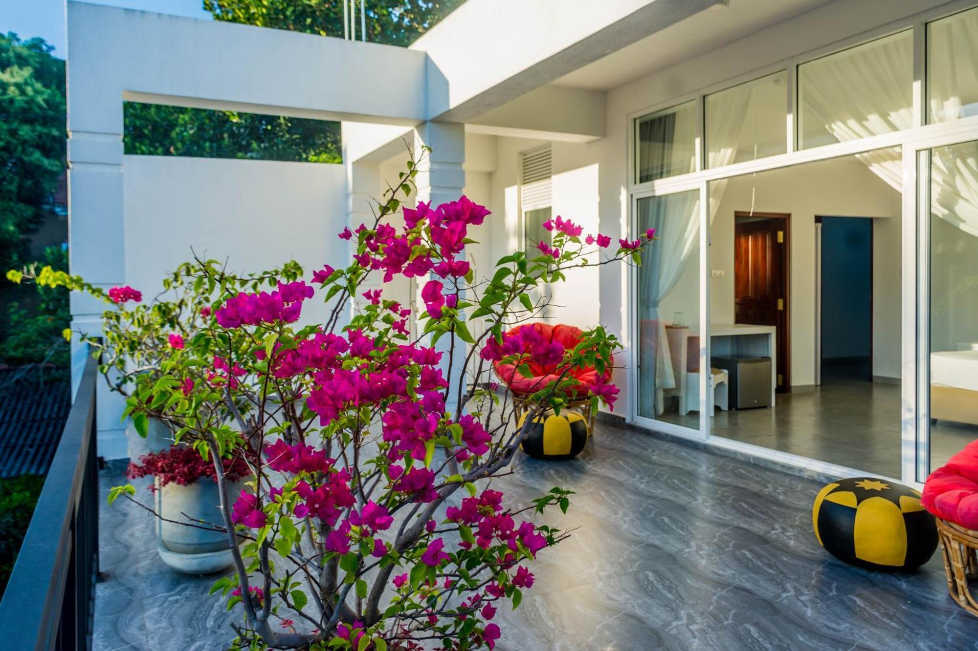 Zodiak Hotel แทนกาลเล ภายนอก รูปภาพ