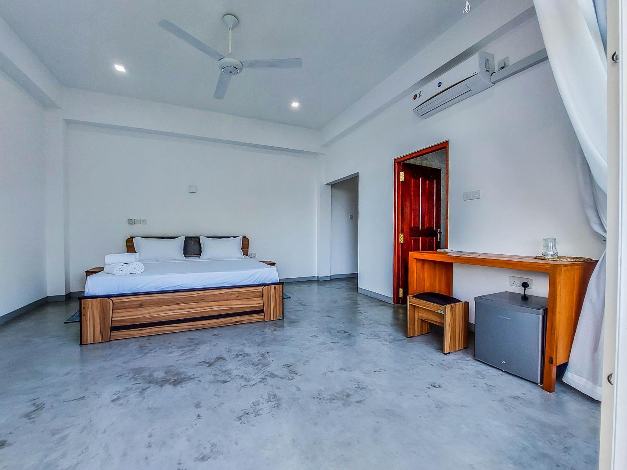 Zodiak Hotel แทนกาลเล ภายนอก รูปภาพ