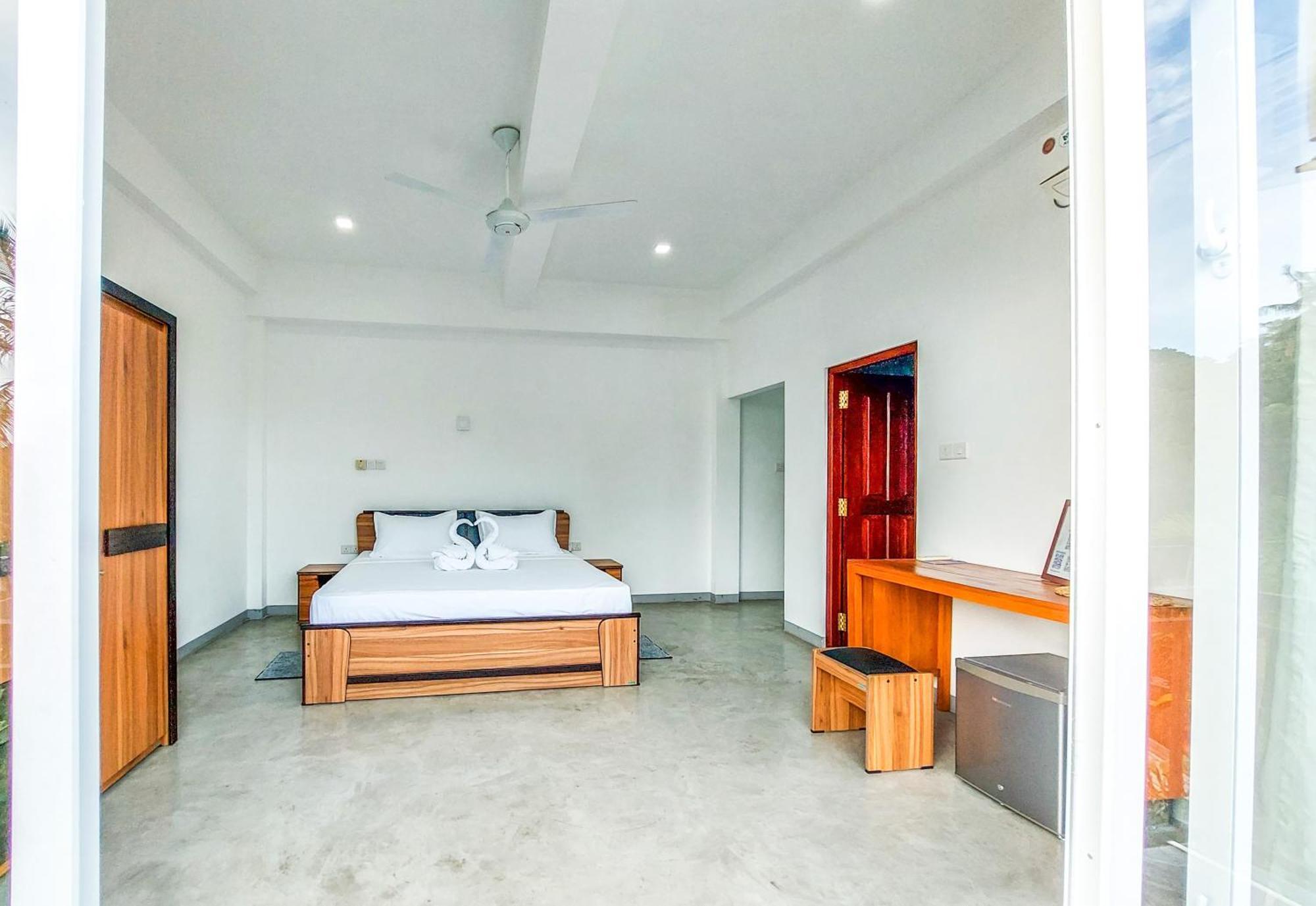 Zodiak Hotel แทนกาลเล ภายนอก รูปภาพ
