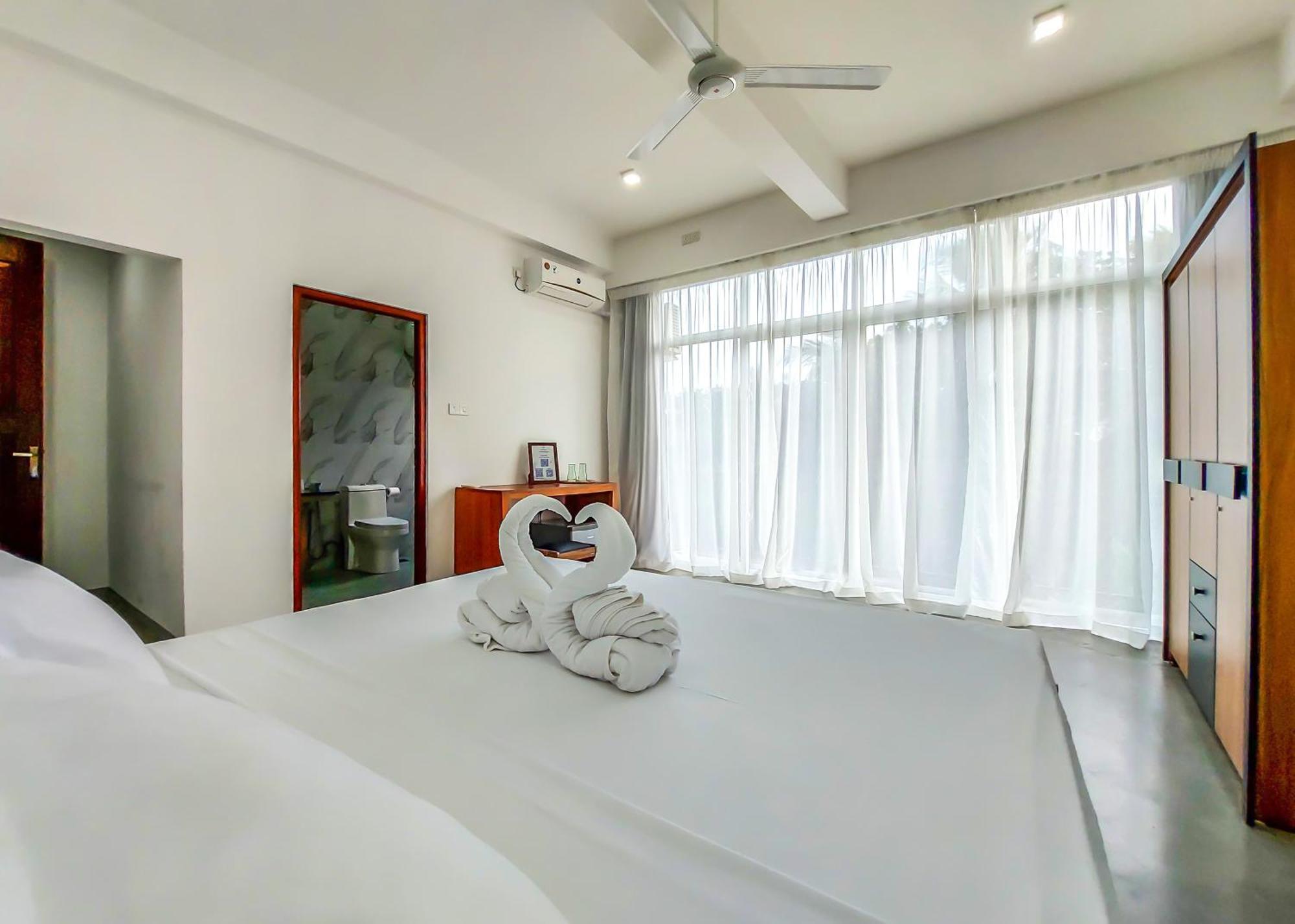 Zodiak Hotel แทนกาลเล ภายนอก รูปภาพ